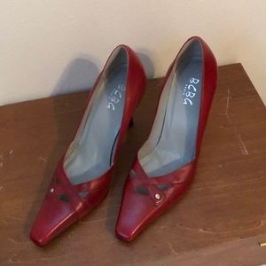 BCBG Paris Red NWOT High Heels Size 7B 37